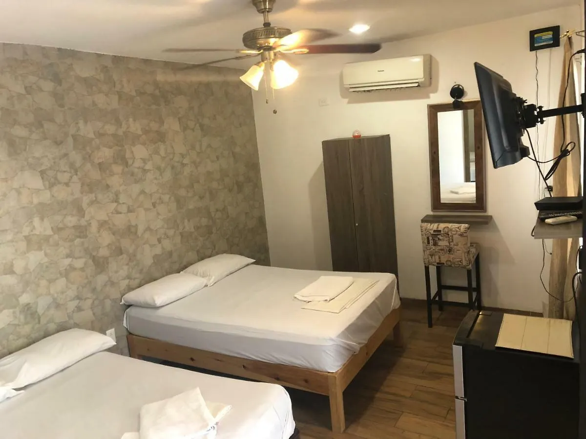 Habitaciones 3 Amigos Playa del Carmen 0*,